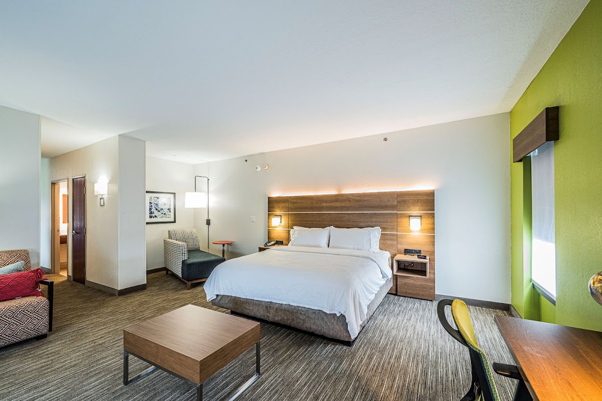 Holiday Inn Express & Suites Franklin by IHG photo 2