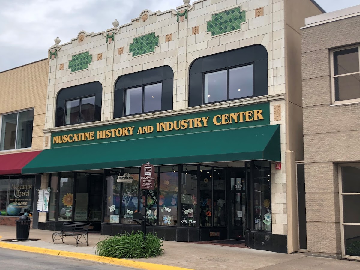 The National Pearl Button Museum @ The History and Industry Center