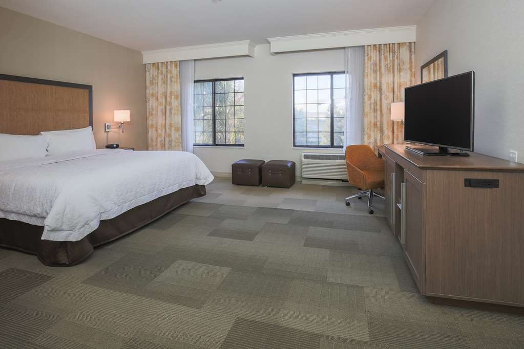 Hampton Inn & Suites Camarillo photo 2