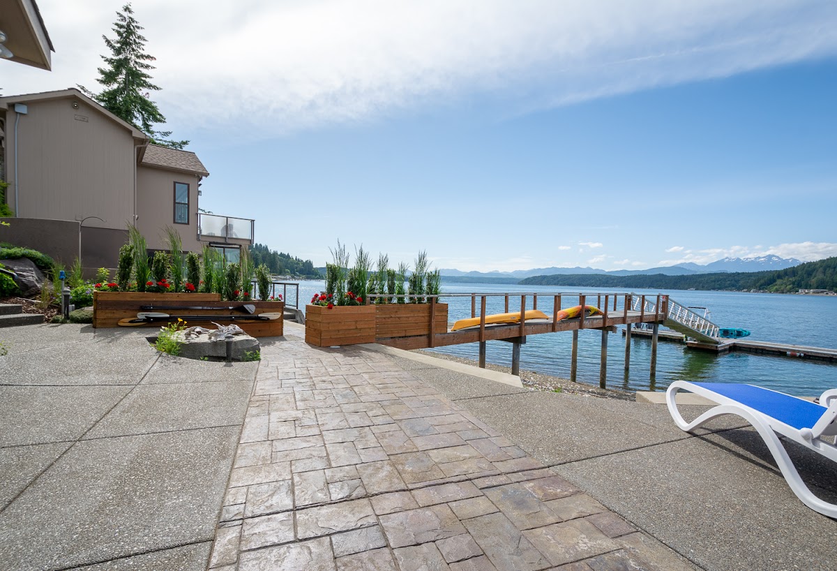 Hood Canal Resort - Walls of Glass Vacation Rental photo 3