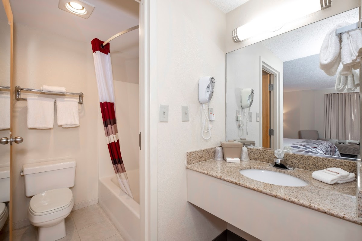 Red Roof Inn Clifton Park photo 3