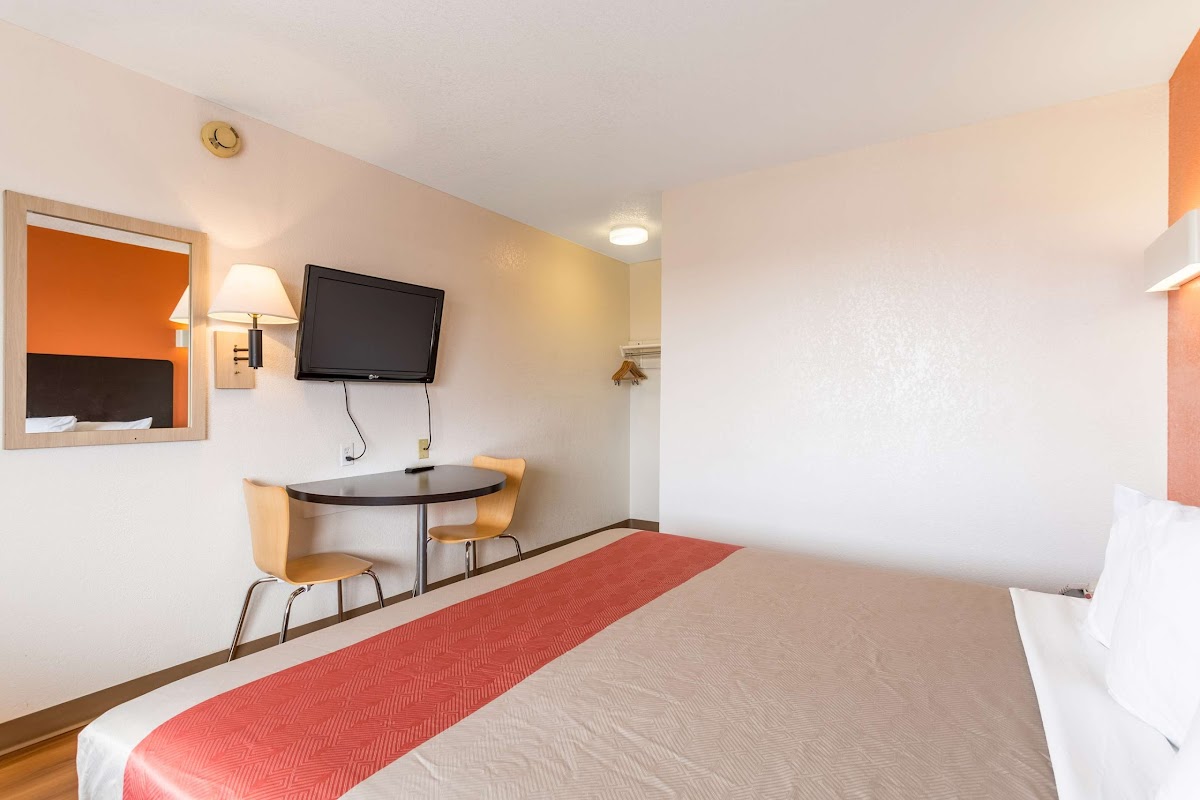 Motel 6 Albuquerque, NM - Northeast photo 2