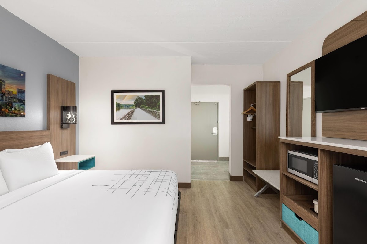 La Quinta Inn & Suites by Wyndham Atlanta Roswell photo 2
