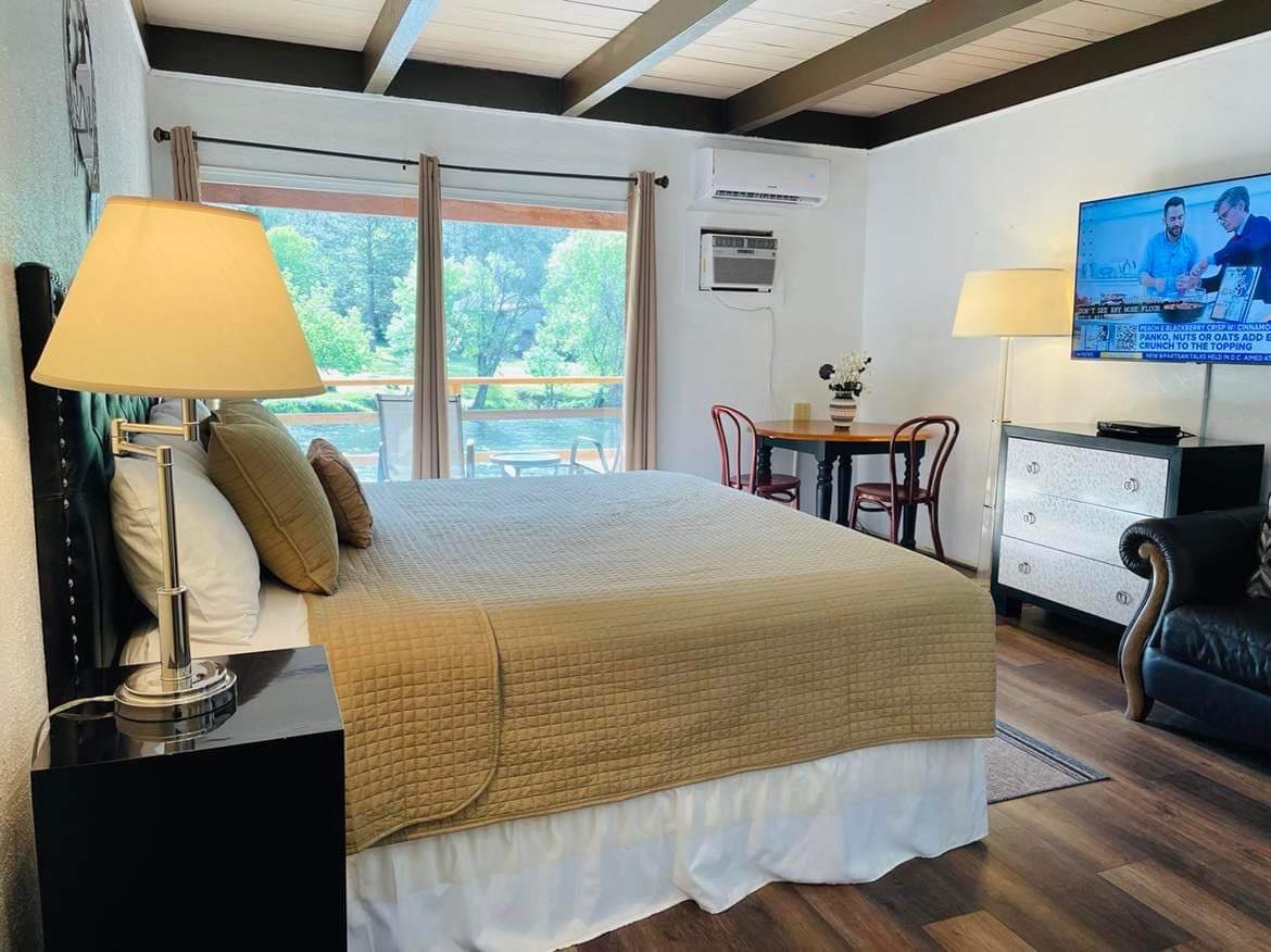 Riverfront Lodging photo 2