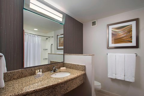 Courtyard by Marriott Republic Airport Long Island/Farmingdale photo 3