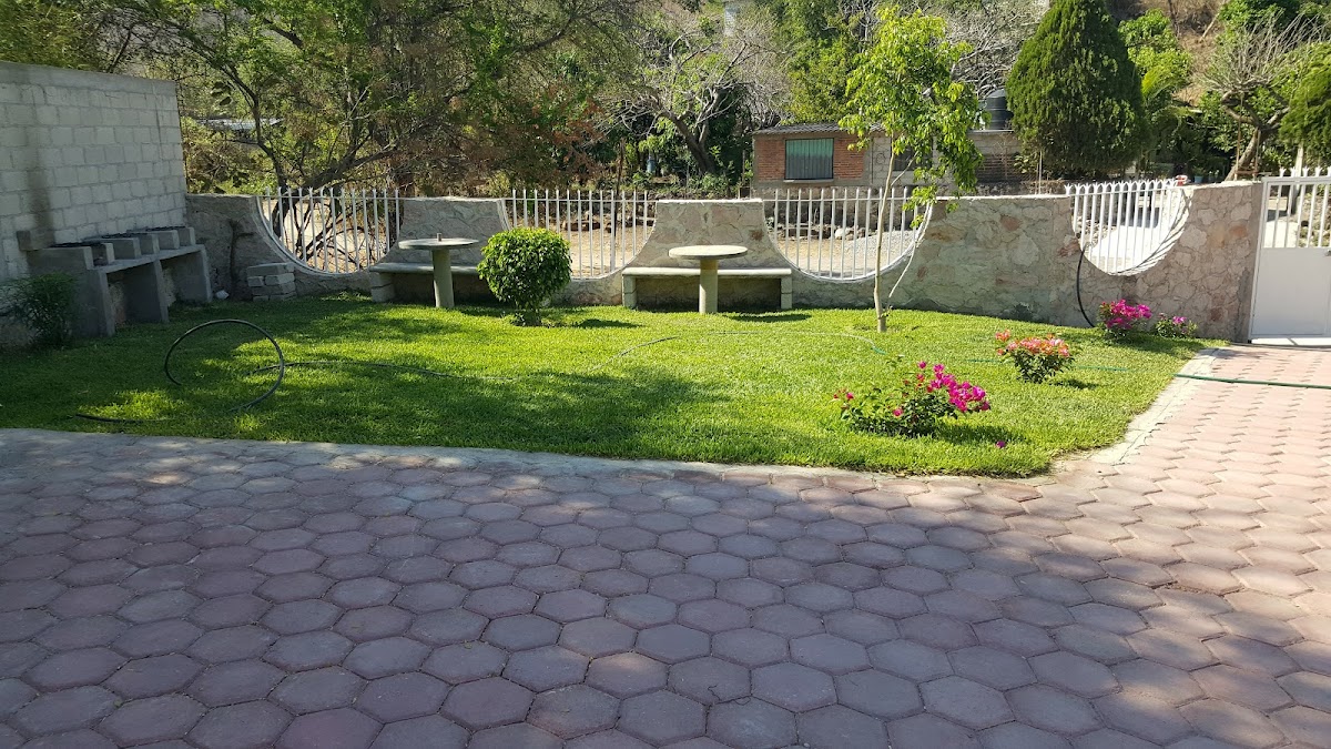 Albercas y Hotel Moy