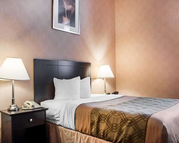 Woodstock Inn and Suites photo 2