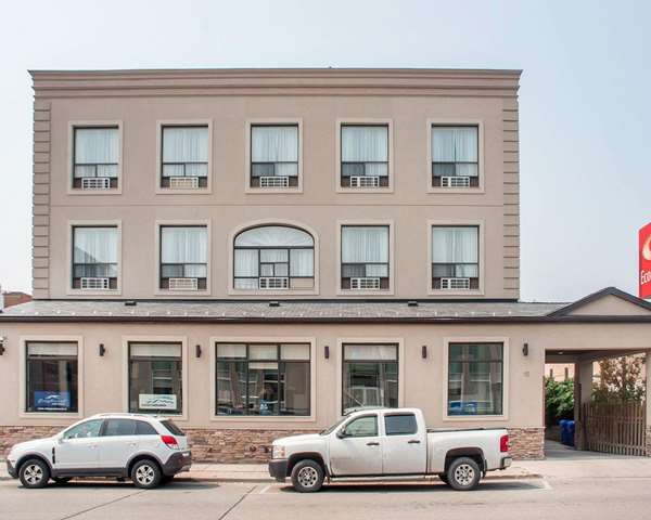 Woodstock Inn and Suites photo 3