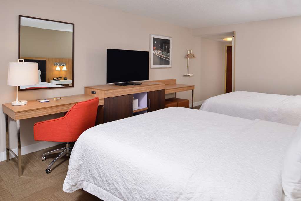 Hampton Inn Greensboro-East photo 2