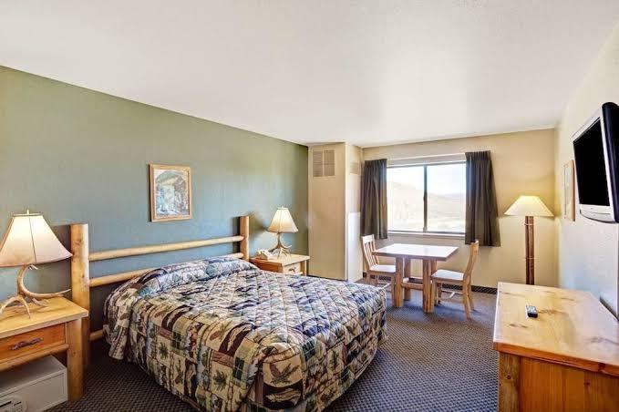Topaz Lodge photo 2