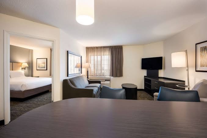 Sonesta Simply Suites Detroit Troy photo 3