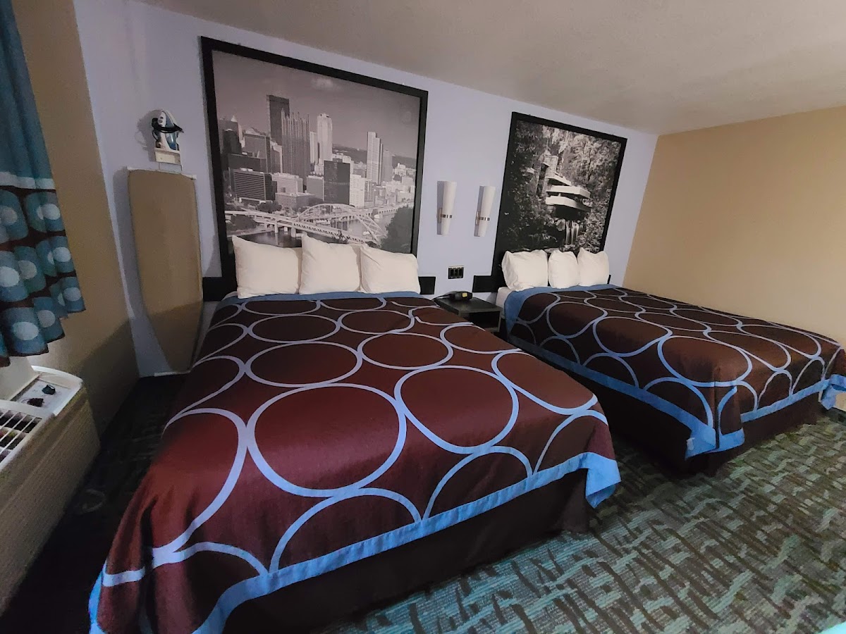 Super 8 by Wyndham Johnstown photo 2