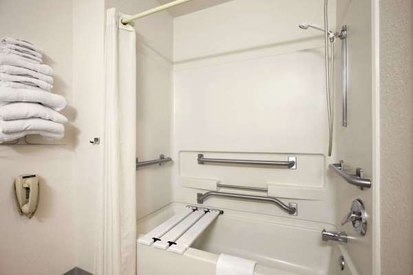 Super 8 by Wyndham Johnstown photo 3