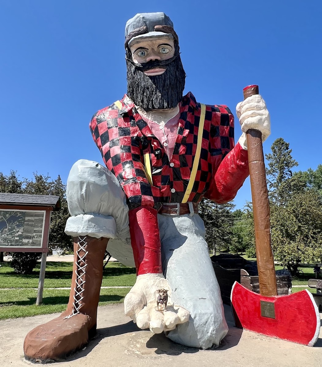 World's Largest Paul Bunyan Statue