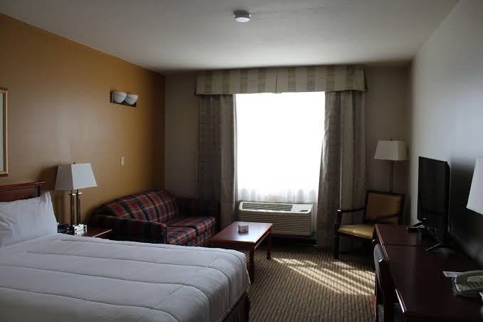 Foxwood Inn & Suites photo 2