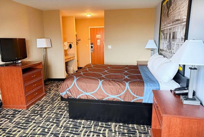 Super 8 by Wyndham Cozad photo 3