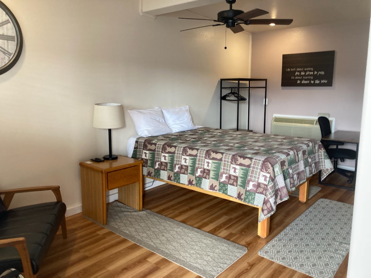Elkhorn Lodge Motel photo 2