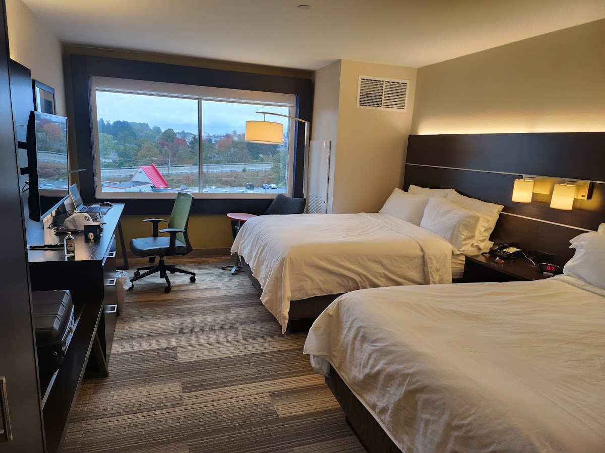 Holiday Inn Express & Suites Johnstown, an IHG Hotel photo 2