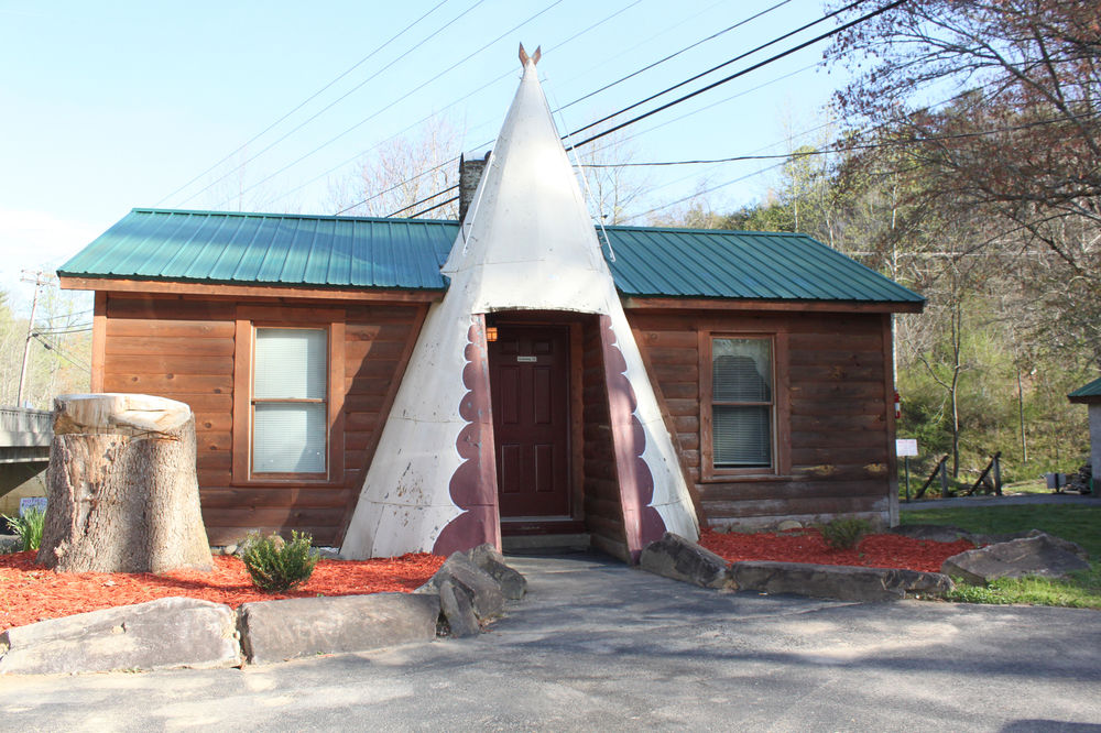 Qualla Motel & Cabins