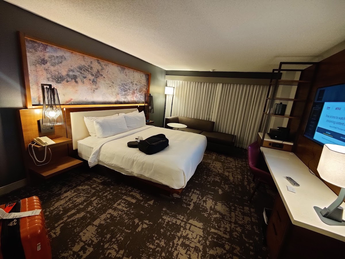 Marriott Greensboro Downtown photo 2