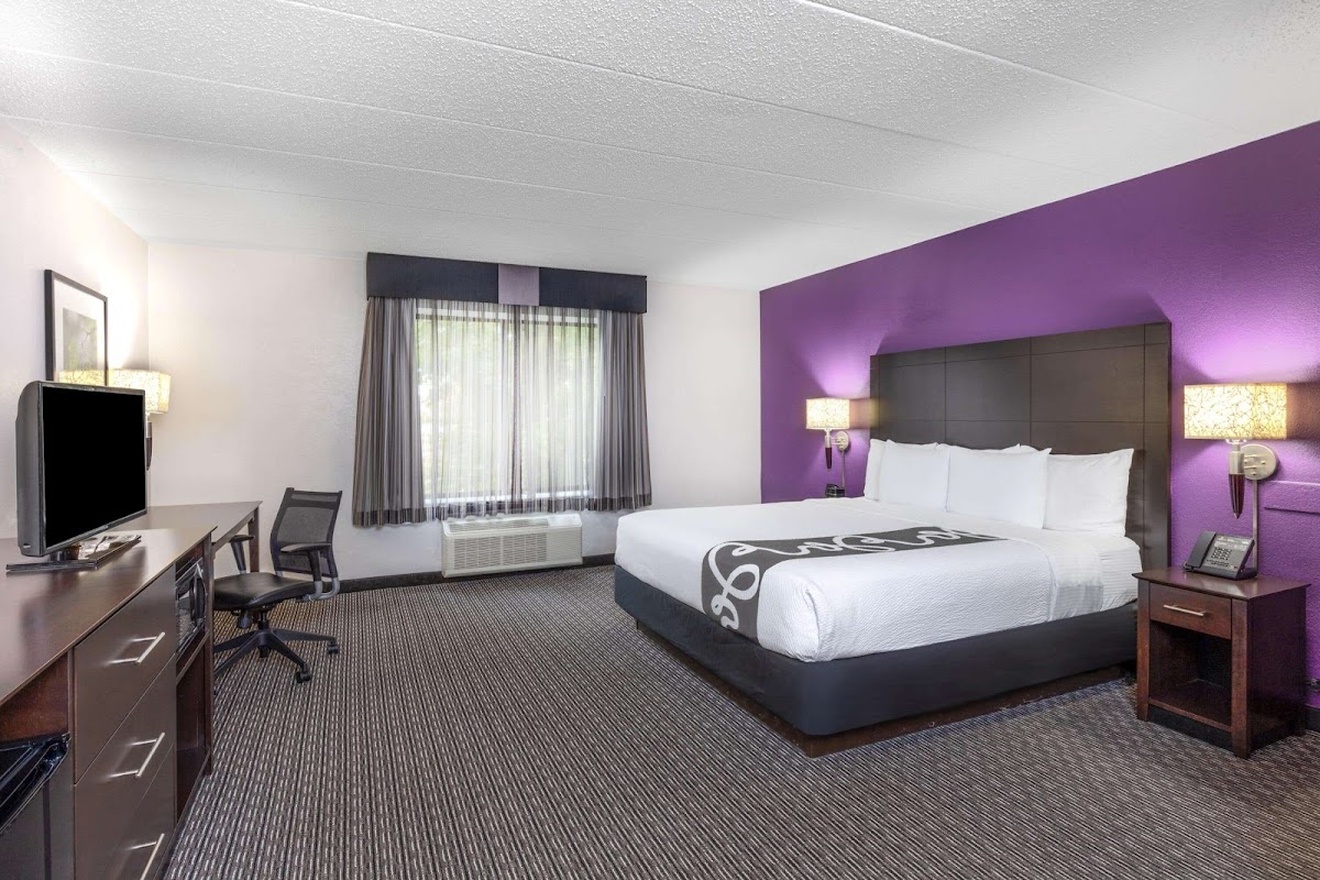 La Quinta Inn & Suites by Wyndham Clifton/Rutherford photo 2