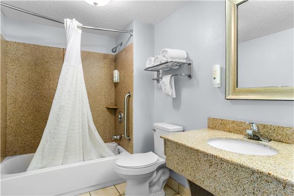 Quality Inn & Suites Greenville - Haywood Mall photo 3