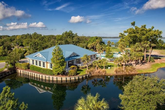 Bluewater Resort & Marina by Spinnaker Resorts
