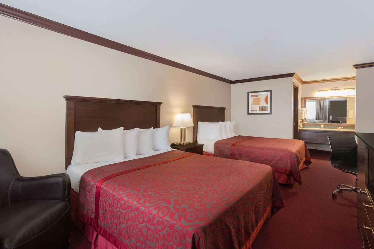 Days Inn by Wyndham Auburn photo 2