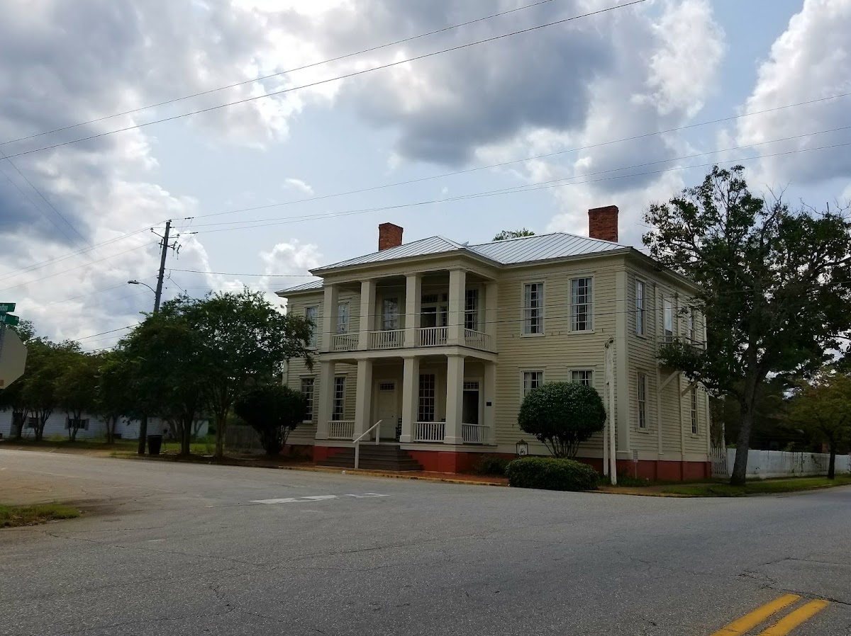 Bedingfield Inn