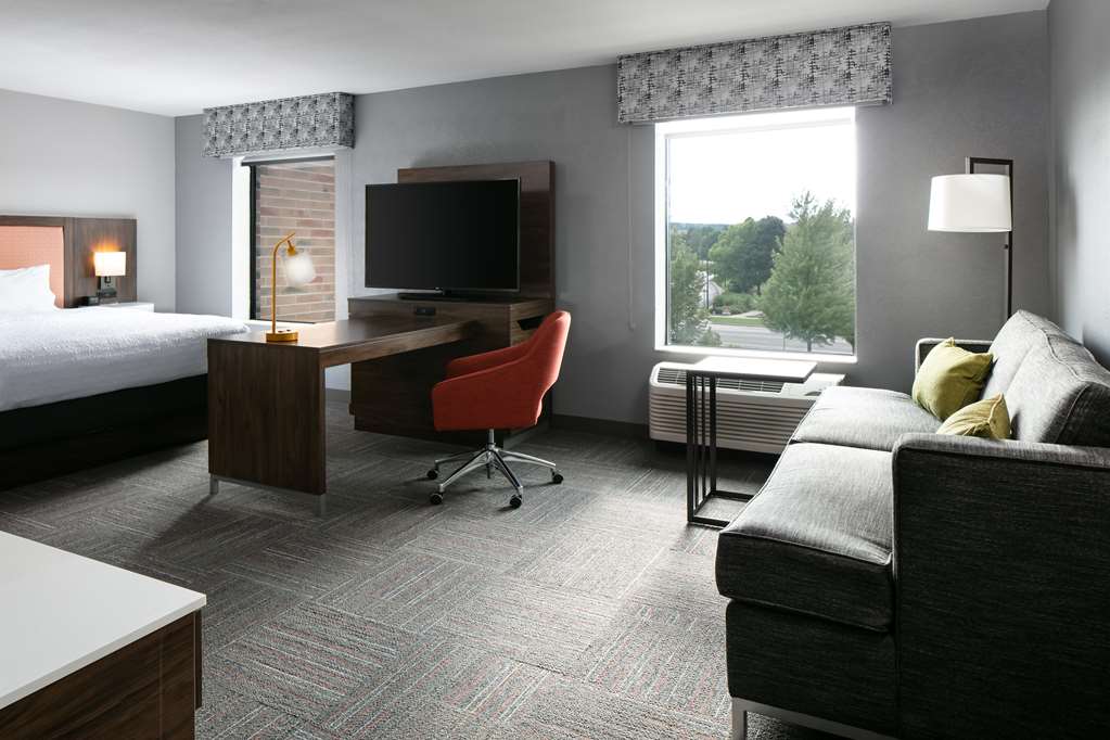 Hampton Inn & Suites by Hilton West Bend photo 2