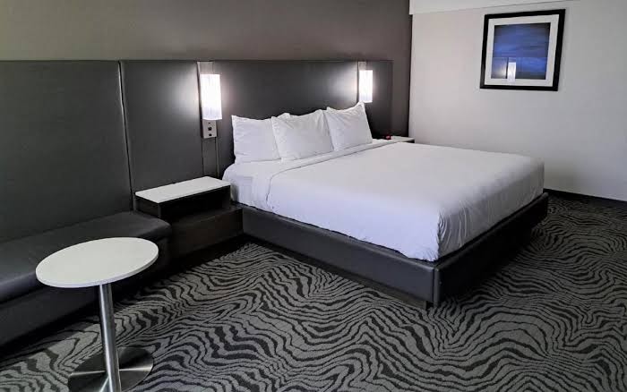 DoubleTree by Hilton Calgary North photo 2