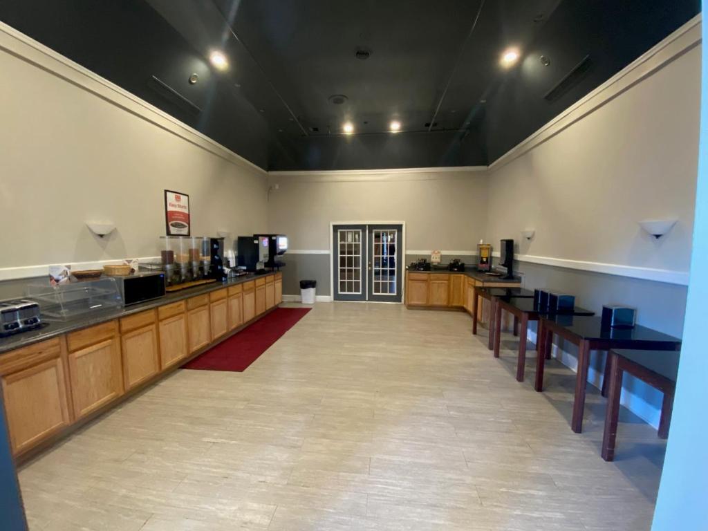 Dominion Inn & Suites photo 3