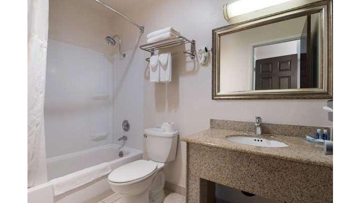 Rodeway Inn & Suites Portland West - Beaverton