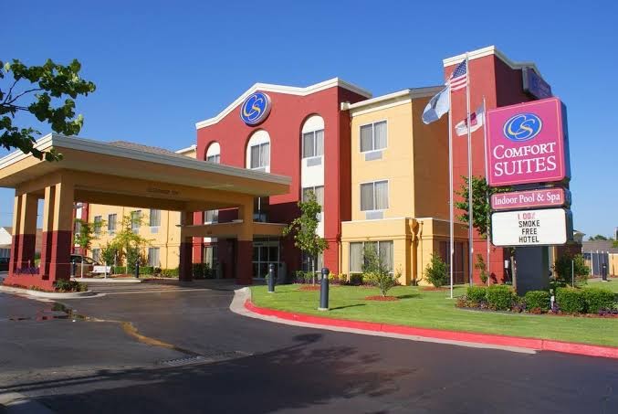 Comfort Suites Tulsa Central photo 3