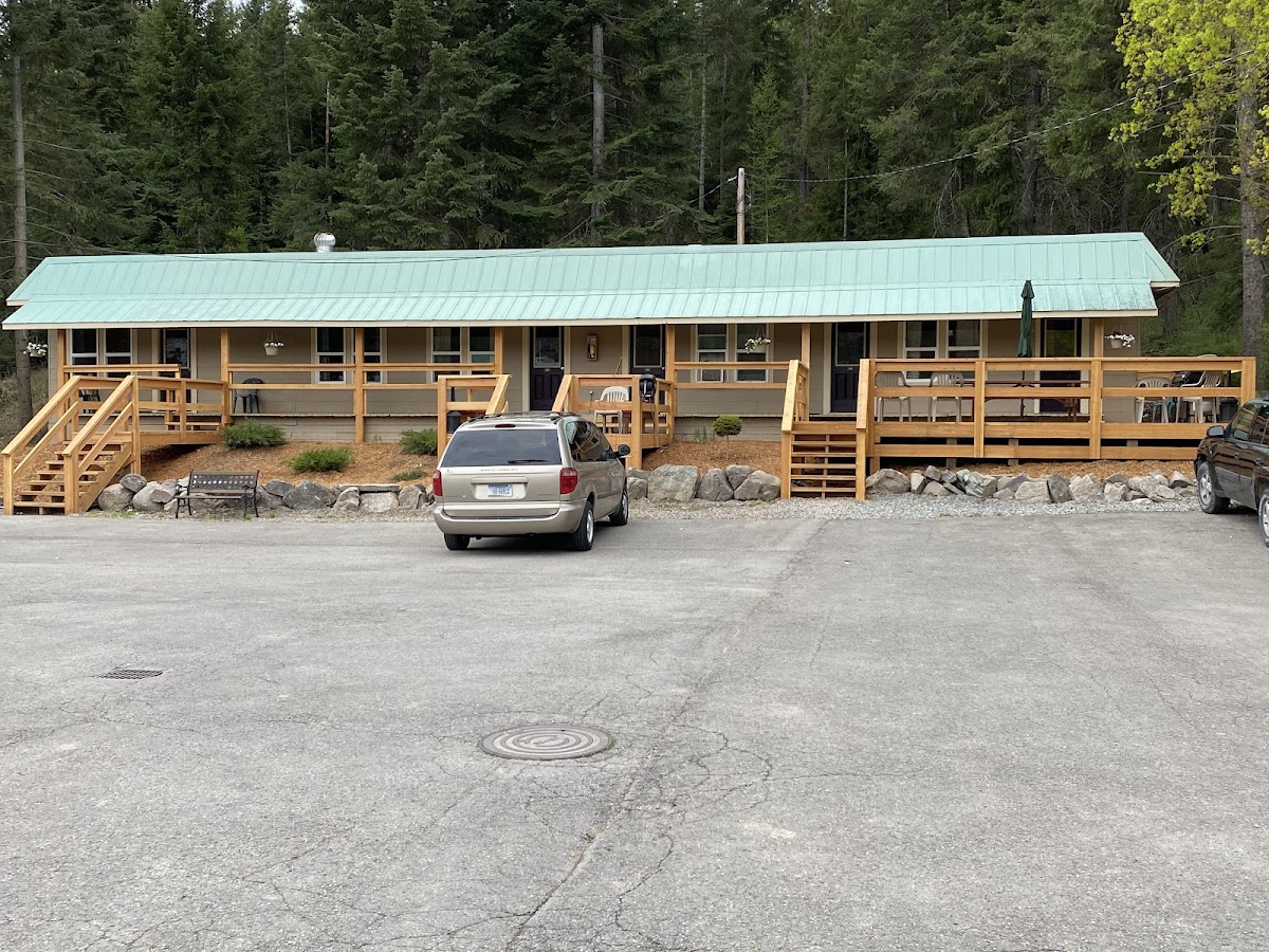 Lake Creek Inn