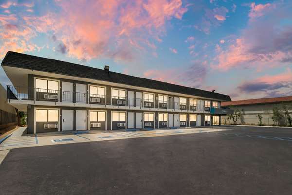 Clarion Pointe Ridgecrest near China Lake Naval Station