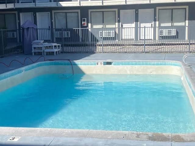 Clarion Pointe Ridgecrest near China Lake Naval Station photo 3