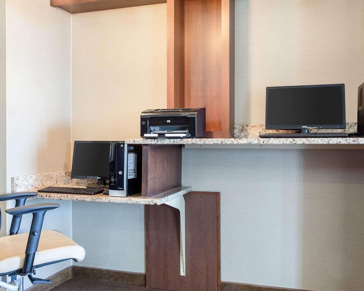 Comfort Inn & Suites Watford City photo 3