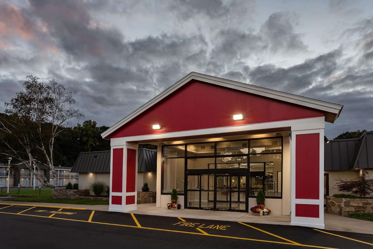Ramada by Wyndham Hartford North / Bradley Airport photo 2