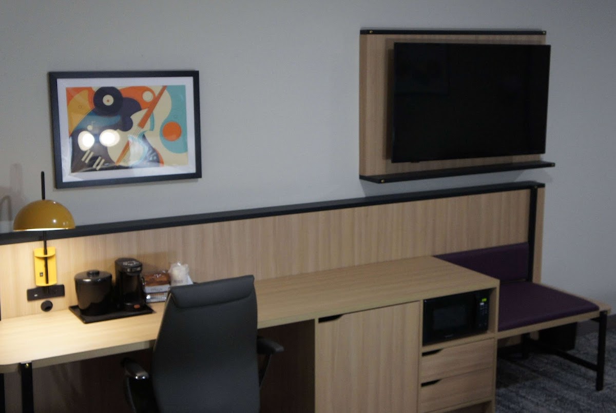 La Quinta Inn & Suites by Wyndham Memphis East photo 2
