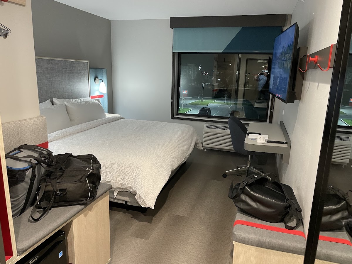 avid hotel Elkhart North by IHG photo 2