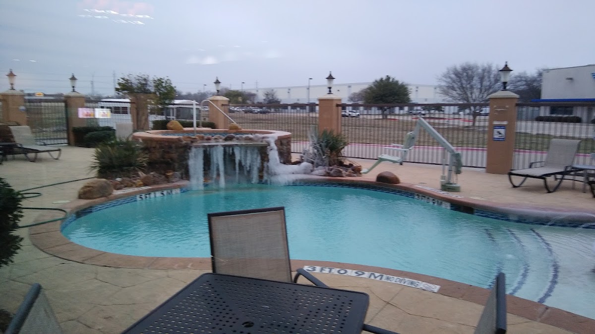 La Quinta Inn & Suites by Wyndham Allen at The Village photo 3