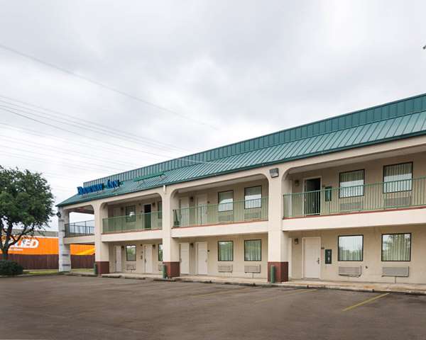 Rodeway Inn & Suites Hwy 290 NW