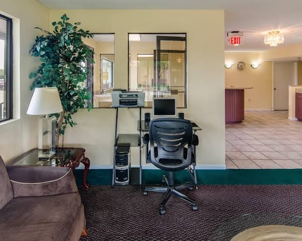 Rodeway Inn & Suites Hwy 290 NW photo 3