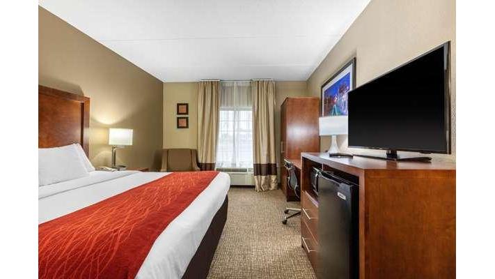 Comfort Inn & Suites Hamilton Place