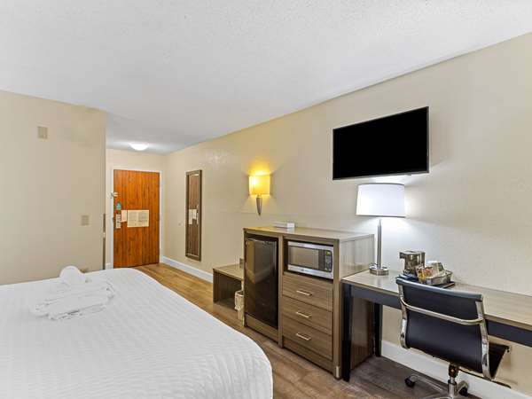 Clarion Pointe Savannah Gateway I-95 photo 3