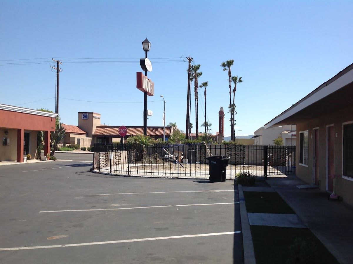 Coach Light Motel photo 3