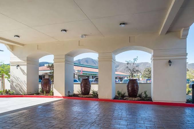 Best Western Plus Temecula Wine Country Hotel & Suites photo 2
