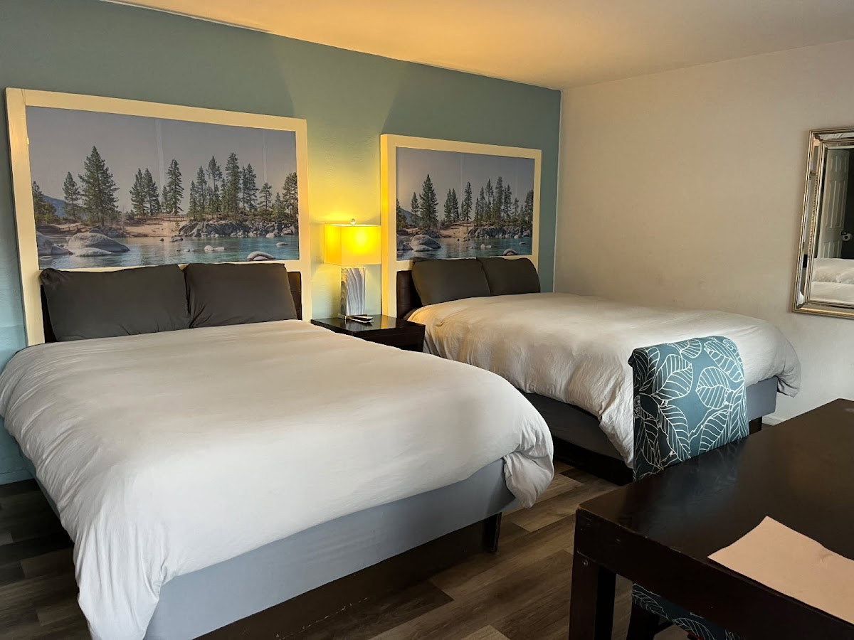 Bluebird Day Inn & Suites photo 2