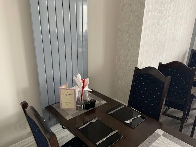 A'rona Guest photo 2